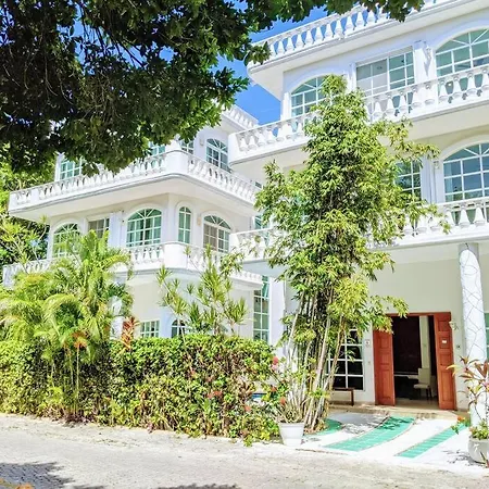 Castillo Playacar: Large Group Beachfront Villa with Rooftop Pool