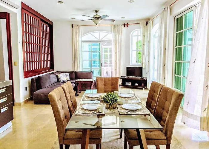 Dom wakacyjny 9br 6ba Large Groups! Location In Town Walk To Beach, 5th Ave Cozumel Ferry, Shopping, Nightlife! Roof Plunge Pool!! Castillo Playacar Fase 1 25max *